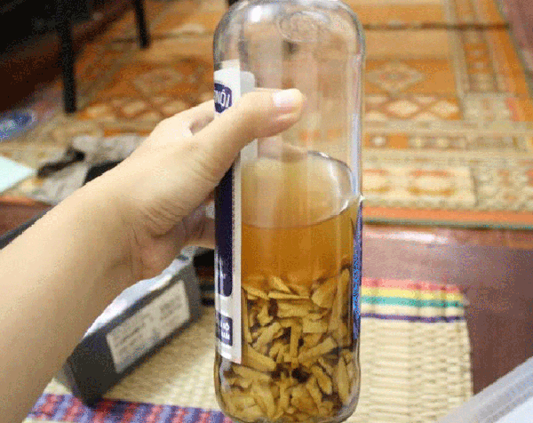 dung-ruou-thuoc-tri-mun-co-tot-khong.gif
